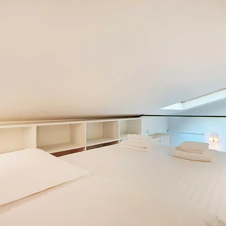 Apartment Chic And Cosy Apartment-canal Saint Martin